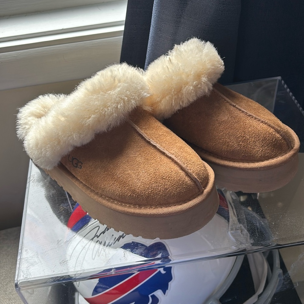Women’s Ugg disquette slipper
